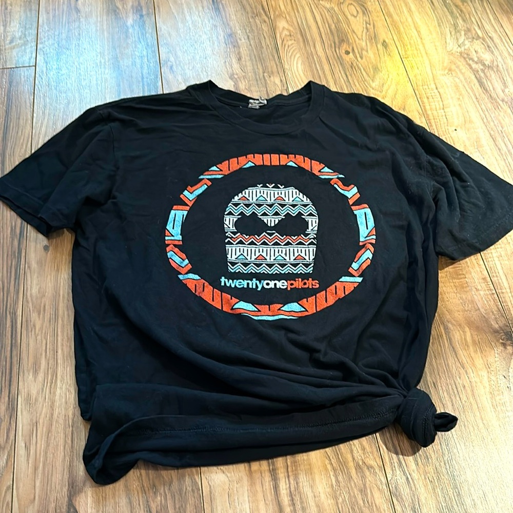 21 Twenty One Pilots Graphic Tee M